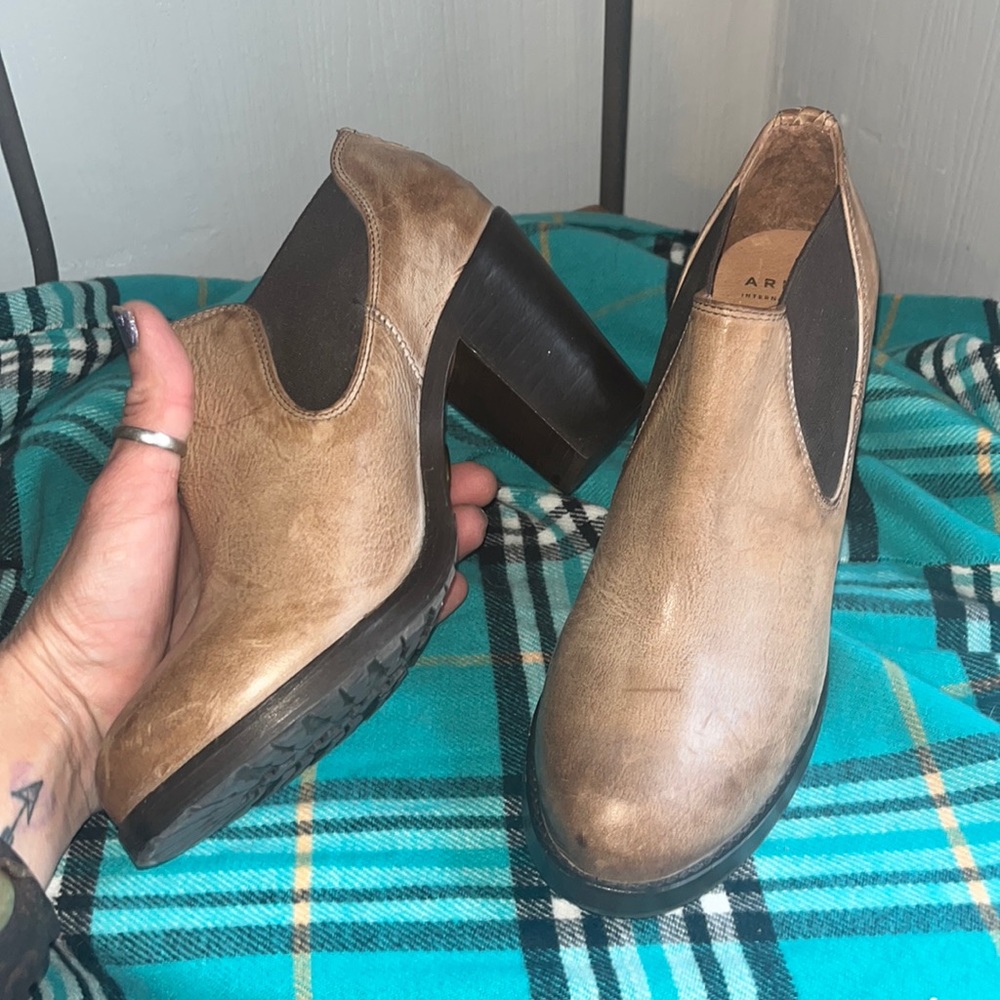 Ariat Chelsea Bootie Heel Women size 6.5